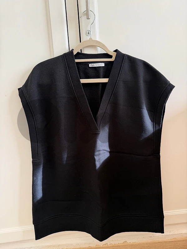 Zara V-Neck Sleeveless Sweatshirt Vest