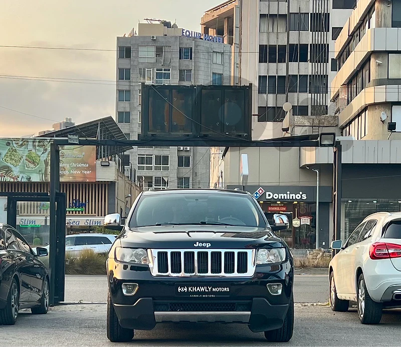 Jeep Grand Cherokee Laredo like new!!