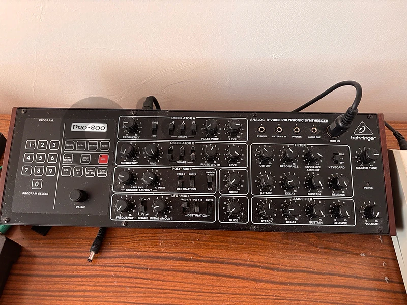 Behringer Pro-800 Analog Poly Synth (Prophet-600 Style) – PSU + Cables