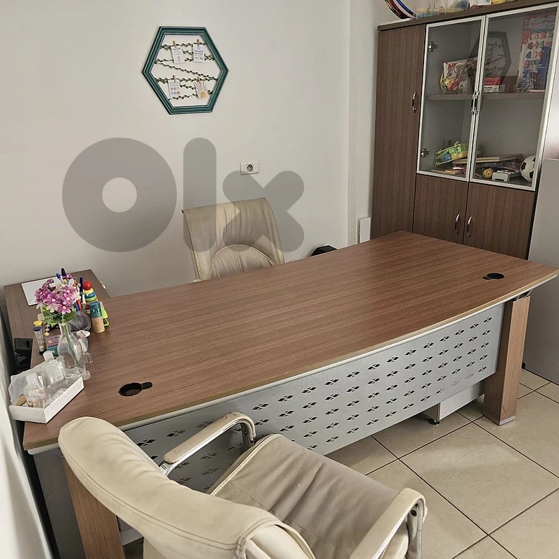 bureau et armoir