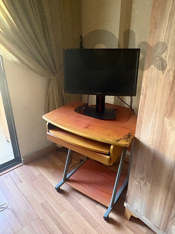 monitor with table