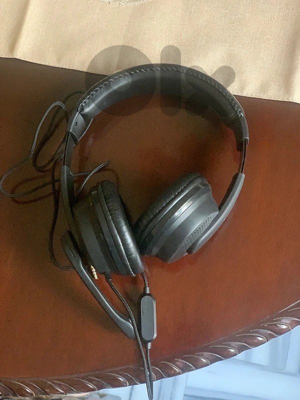 Monitor + headset + 2 keyboards