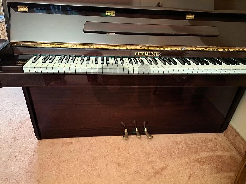 Antique Piano Ottomeister