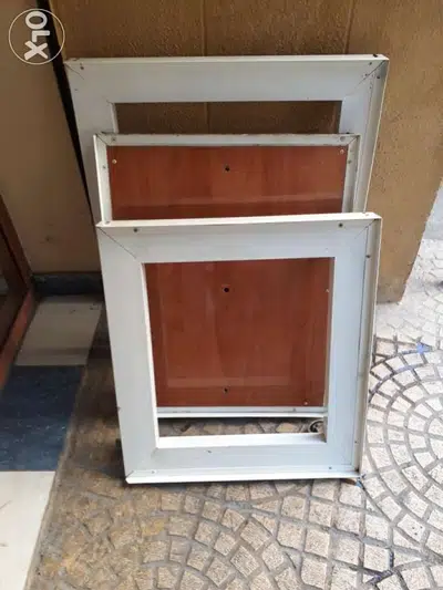 قاعده بدواليب للبراد شبه جديد احجام مختلفه
