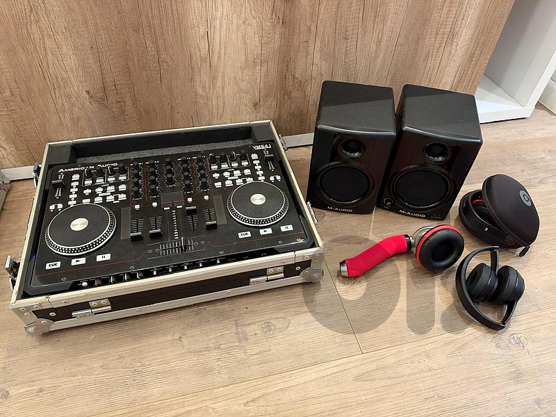 Full DJ set (4 channels) w/ speakers & headphones