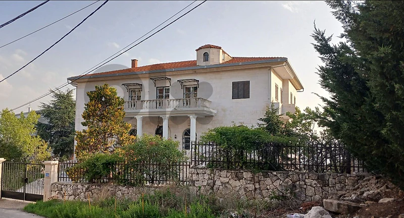 Impressive classy Villa with garden in Dahr el Suwan