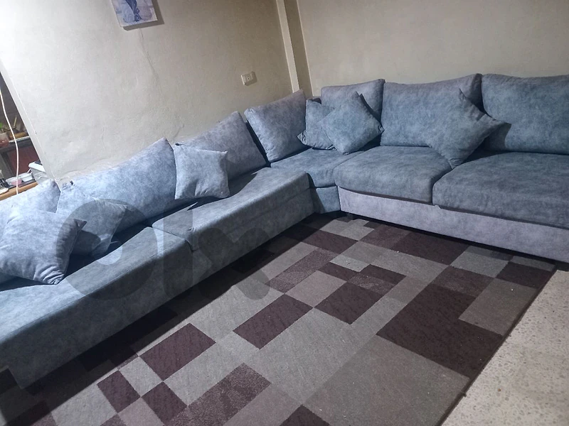 طقم زاويه مع ٢ كبار ٢٠٠$