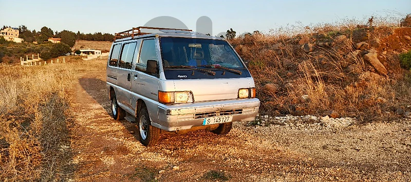 ميتسوبيشي فان 1989 l300