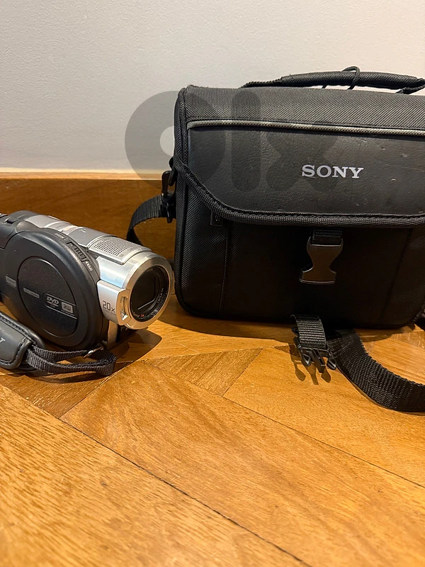 Sony Handycam DCR-DVD508 Camcorder (6.1 MP, Super SteadyShot)