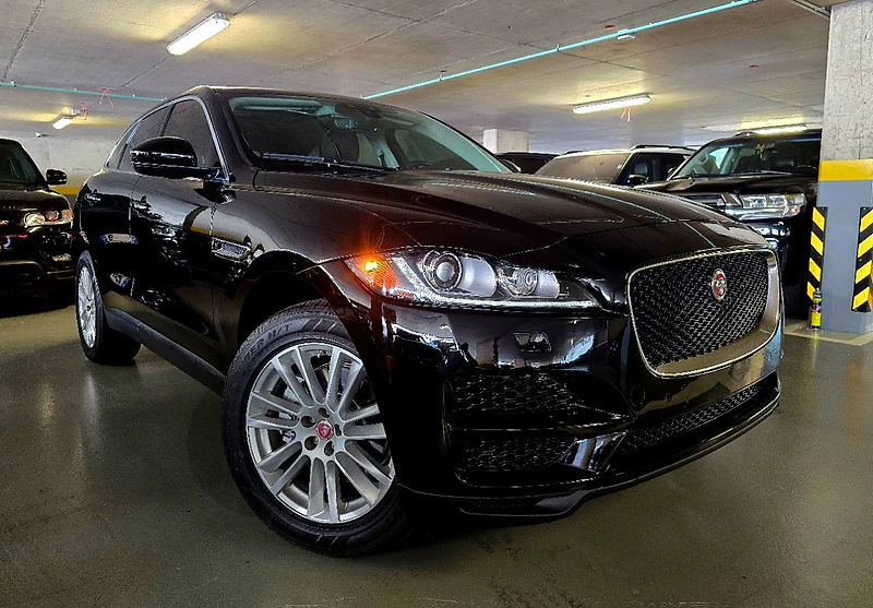 Jaguar F-Pace 2019 V4 Clean carfax Full premium package