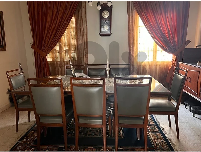 طاولة سفرة مع عشر كراسي