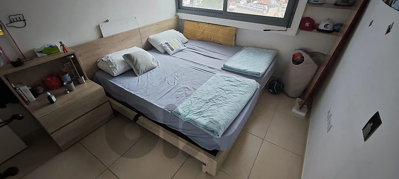 Full bedroom
