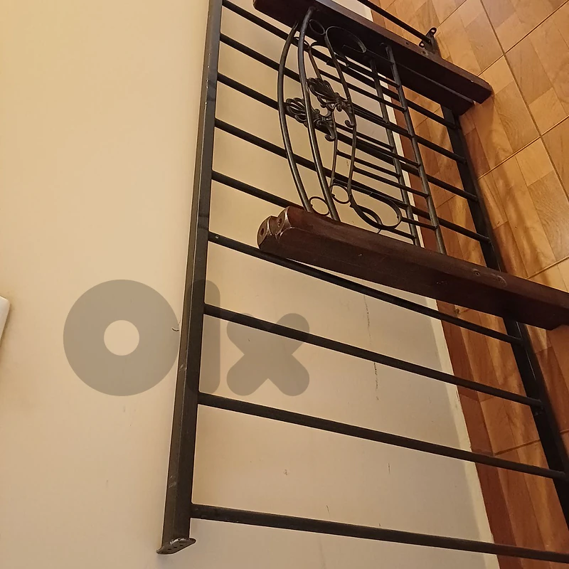 سرير حديد بدون فرشة