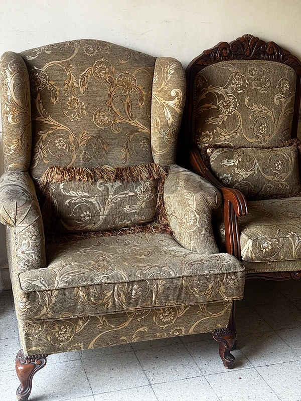 Classic Living Room Set with Table