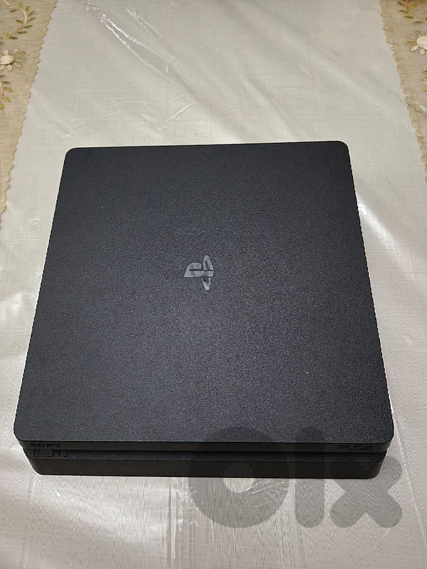 ps4 with 6 games and 2 controllers