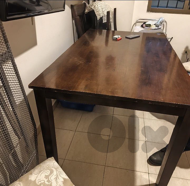 طاولة سفرة مع ٦ كراسي 150$