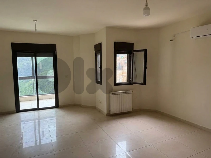 Apartment in Cornet el Hamra for sale