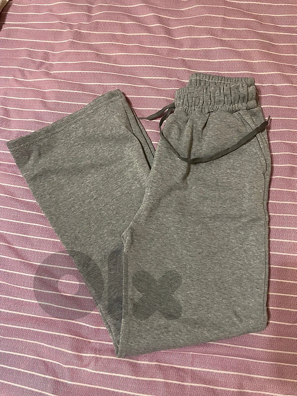 grey sweatpant