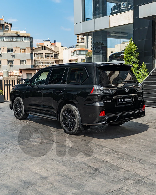 LEXUS LX 570 S BLACK EDITION FULL HISTORY  BUMC !!!!! 39,000 KM ONLY