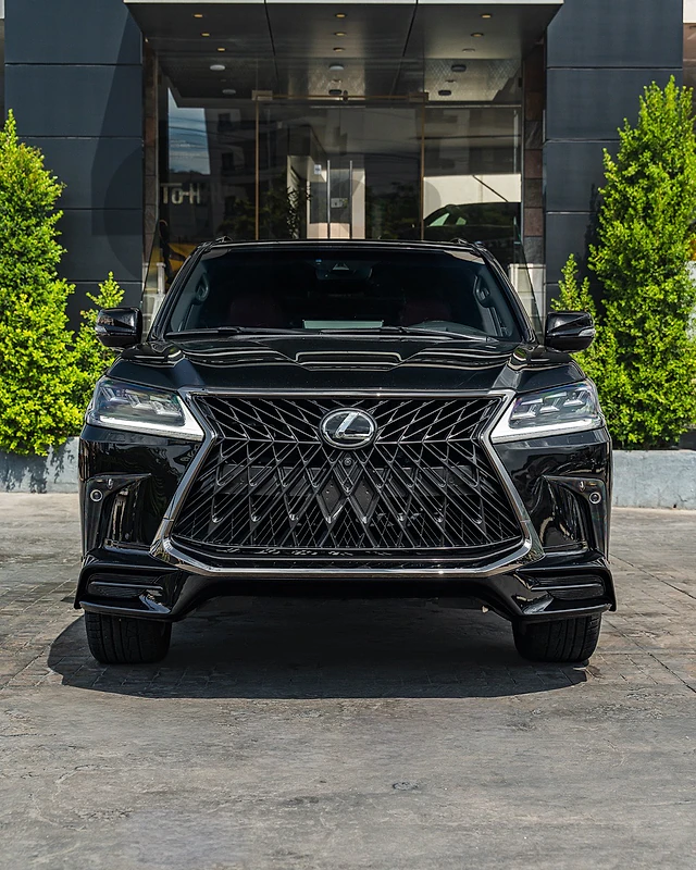 LEXUS LX 570 S BLACK EDITION !!!!! 39,000 KM ONLY