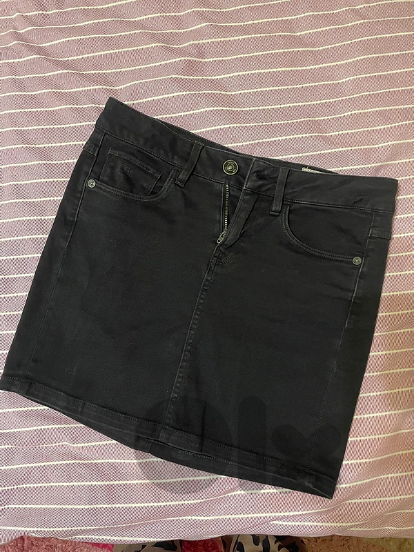black skirt