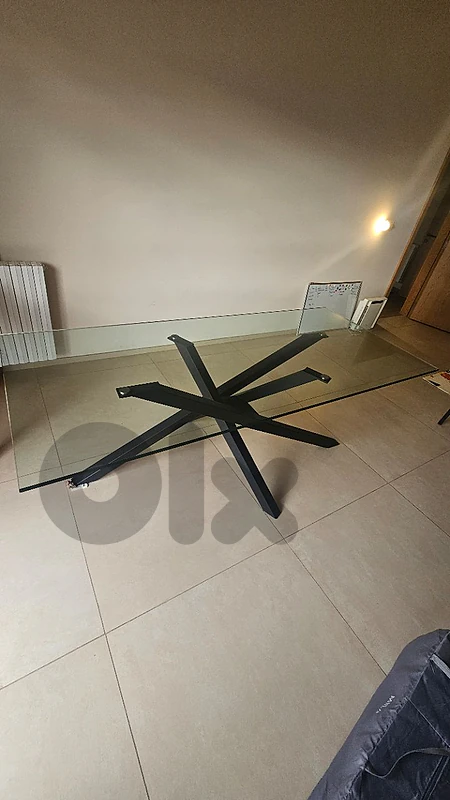 Modern Glass Dining Table – Metal Base – 6 Seater –Excellent Condition