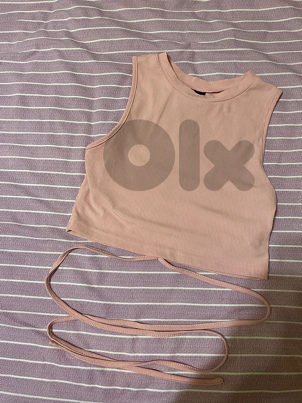pink top