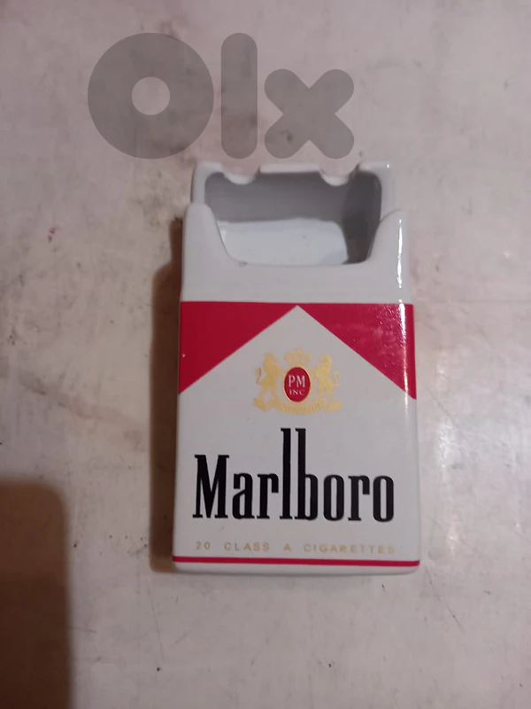 Marlboro / Marlboro  lights vintage ceramic decorative  ashtrays
