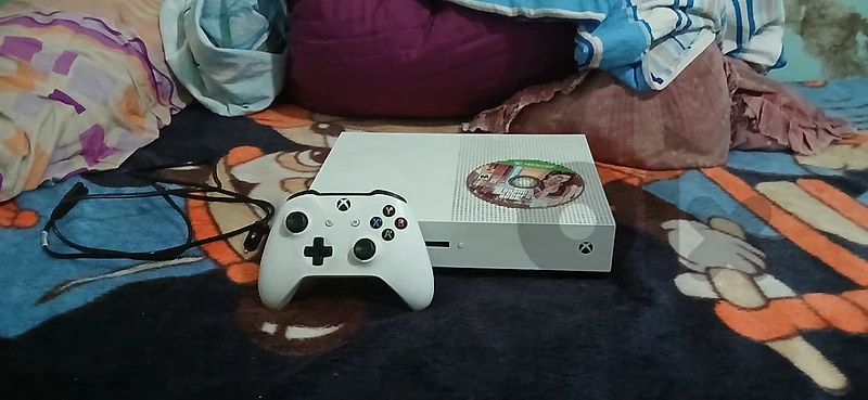 xbox one s 1tb one controller  and games