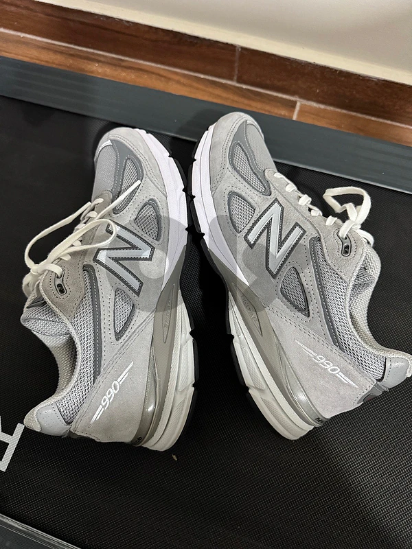 New balance 990 v4 size 43