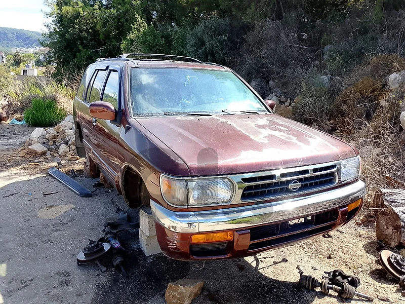 Nissan Pathfinder 1997 قطع كسر باسفندر موديل 97.. 03414185