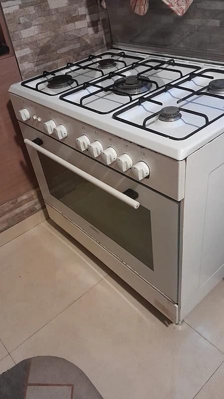براد وغاز وستاند