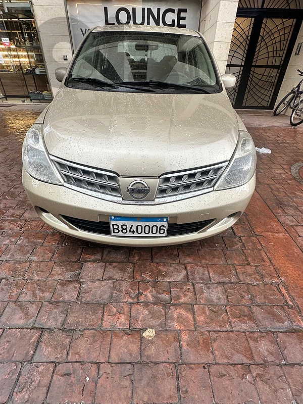 Nissan Tiida 2011