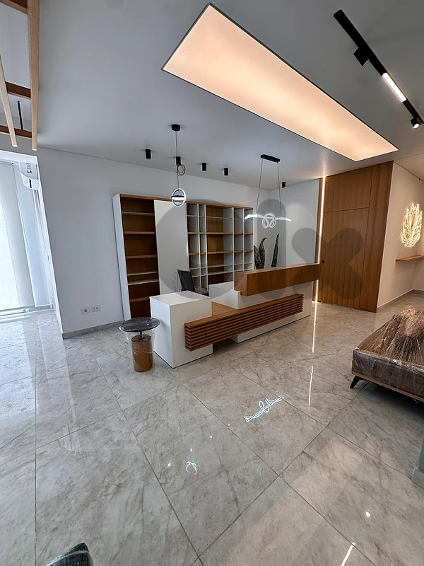 Full Equipped Office For Sale in Ramlet el Bayda