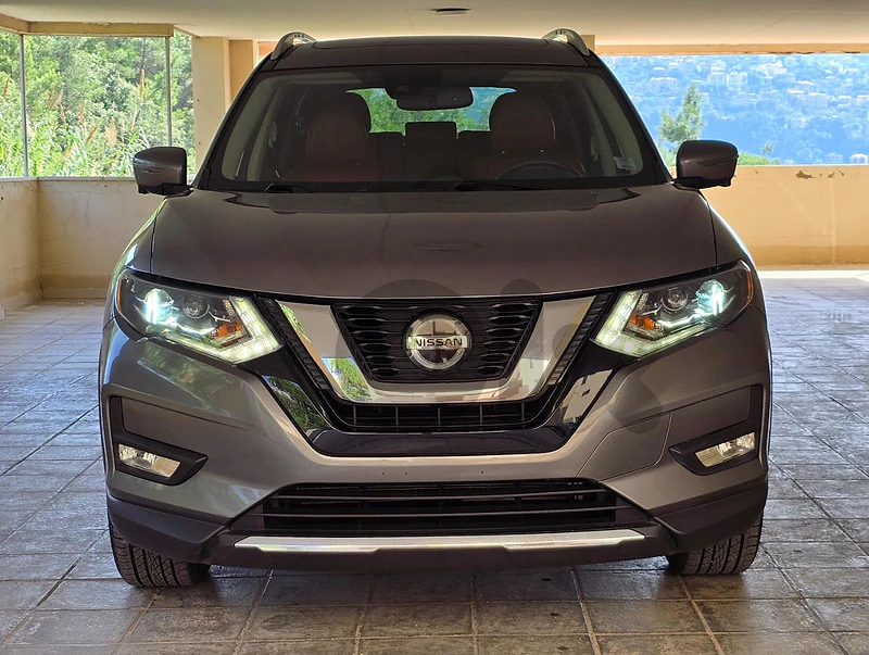 NISSAN ROGUE PLATINUM 2018 !! TOP OF THE LINE!!