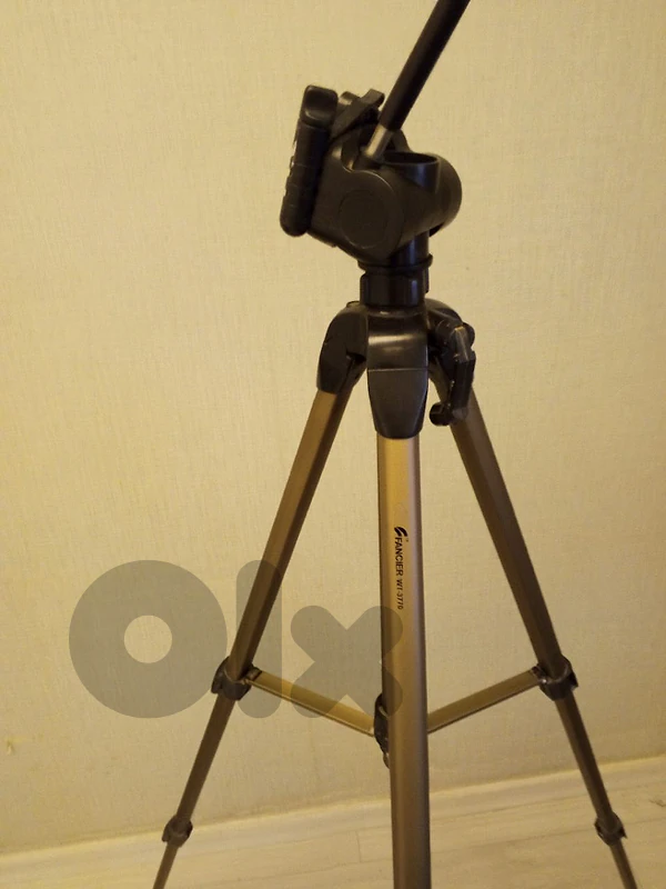 حامل كاميرا ثلاثي الأرجل Fancier WT-370 بحالة ممتازة