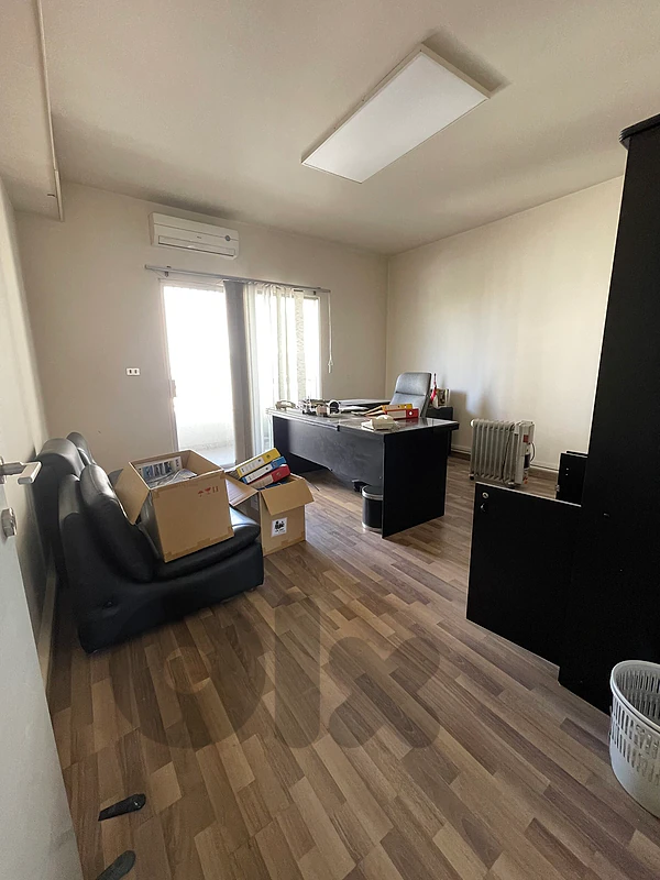 Office For Rent in Antelias -  مكتب للإيجار في أنطلياس