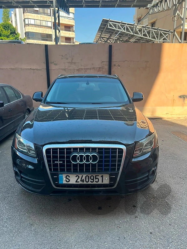 Audi Q5 2010 | 3.2 V6 | Panoramic Roof | New Tires | $7,300
