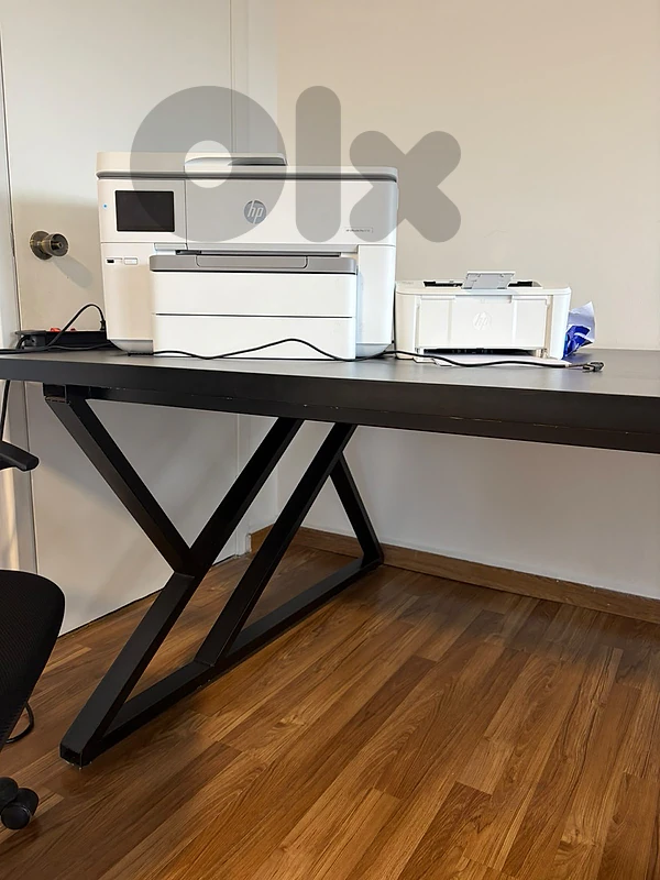 conference table  طاولة اجتماعات