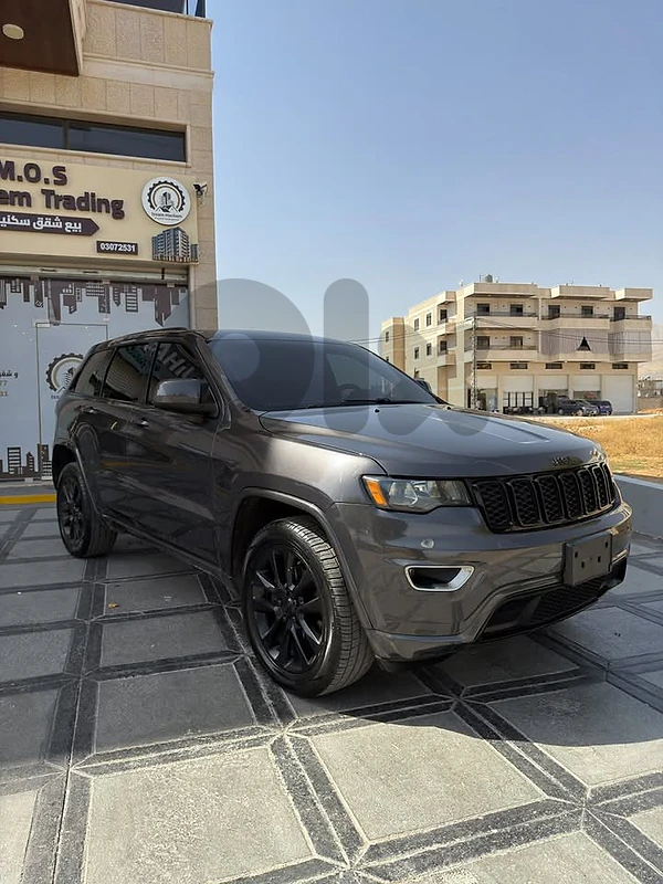 Grand cherokee altitude 2017