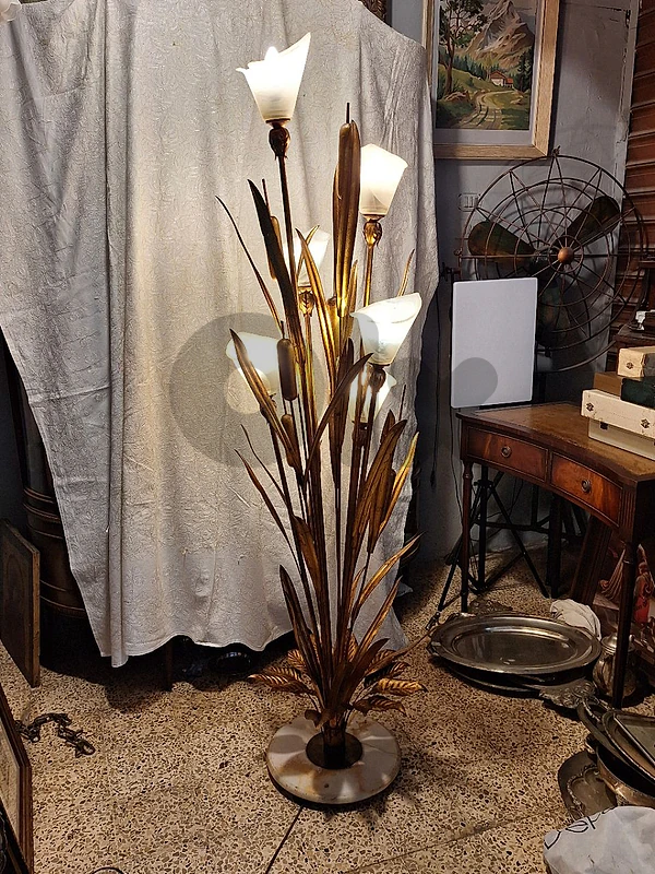 antique flower shaped gilted marble base floor lamp