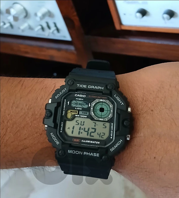 Original Casio moon watch with box ساعة اصلية بعدا بل علبة