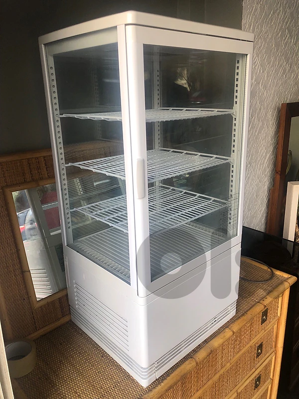 display fridge in excellent condition . 280$