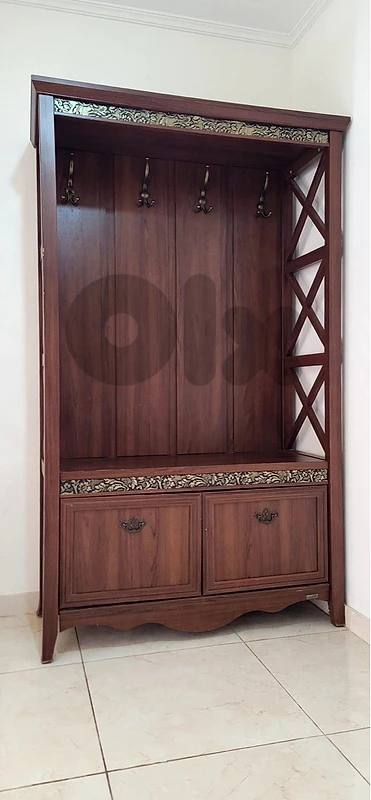 Cabinet Hanger