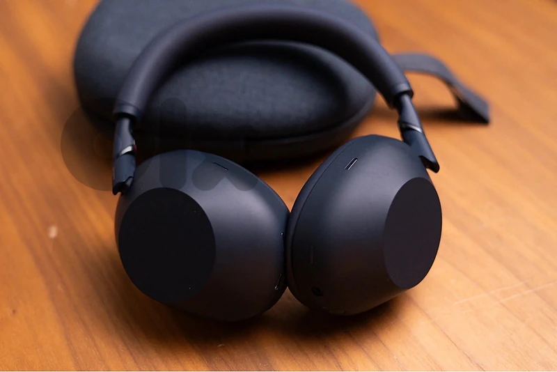 Sony XM6 Black Headphones