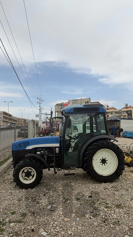 جرار زراعي اطالي ماركة NEW HOLLAND