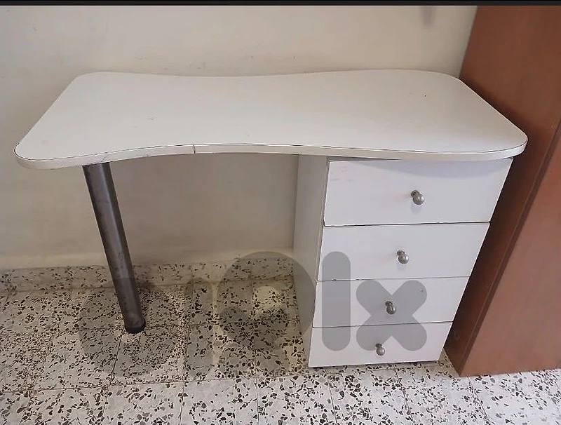 Manicure desk