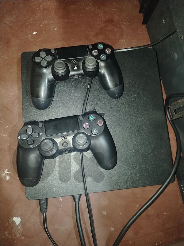 ps4 slim m3adle