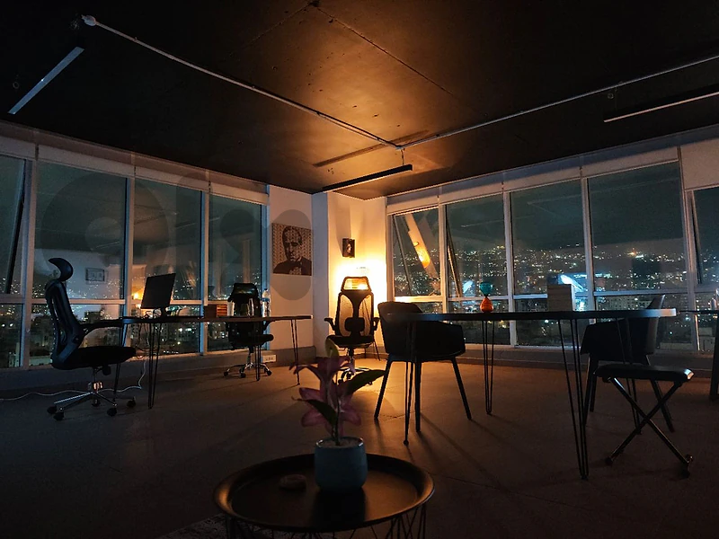 Modern Office Space for Sharing – Fully Furnished