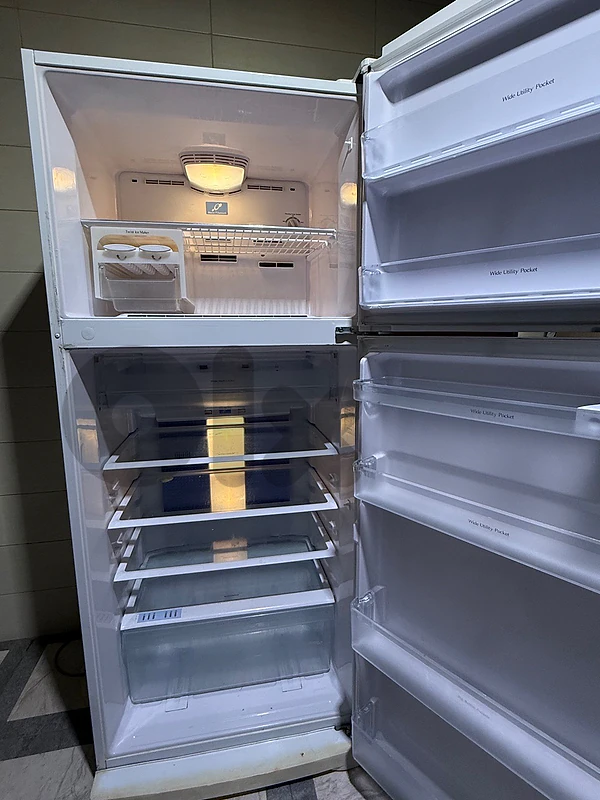 Refrigerator 26 ft and water dispenser
